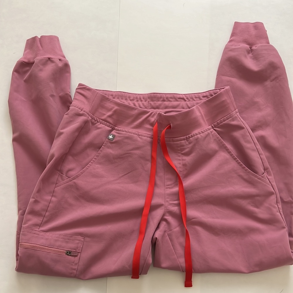 Chalk pink XS / petite figs joggers